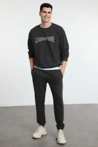 TRENDYOLMİLLA MEN Anthracite Oversized/Wide Cut Text Printed Tracksuit - Image 5