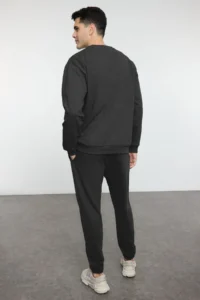 TRENDYOLMİLLA MEN Anthracite Oversized/Wide Cut Text Printed Tracksuit - Image 9