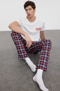 TRENDYOLMİLLA MEN Men Ecru Regular Fit Printed Knitting Couple 100% Cotton Pajama Set - Image 3