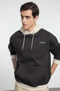 TRENDYOLMİLLA MEN Anthracite Oversized/Wide Cut Hooded Color Blocked Embroidered Sweatshirt with Fleece Inside - Image 2