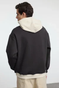 TRENDYOLMİLLA MEN Anthracite Oversized/Wide Cut Hooded Color Blocked Embroidered Sweatshirt with Fleece Inside - Image 5