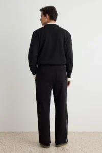 TRENDYOLMİLLA MEN Black Straight Fit Thick Material Piped Light Hem Sweatpants - Image 4
