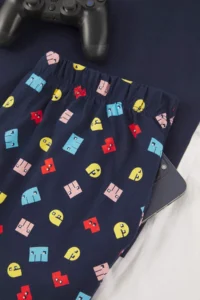 TRENDYOLMİLLA MEN NAVY BLUE Regular Cut Oyun Printed Short Sleeve Knitting Pajama Set - Image 2