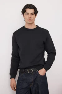 TRENDYOLMİLLA MEN Black Regular/Normal Cut Crew Neck Thick/Fleece Inside Sweatshirt - Image 2