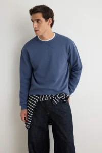TRENDYOLMİLLA MEN Indigo Rahat Cut Basic Crew Neck Sweatshirt - Image 2