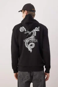 TRENDYOLMİLLA MEN Black Regular/Normal Cut Printed Hooded Sweatshirt - Image 3