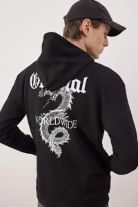 TRENDYOLMİLLA MEN Black Regular/Normal Cut Printed Hooded Sweatshirt - Image 4
