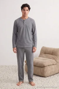 TRENDYOLMİLLA MEN Smoke Gray Regular Fit Button Collar Knitting Pajama Set - Image 2