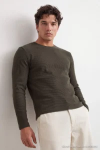 TRENDYOLMİLLA MEN Khaki Regular/Rahat Pattern Waffle textured Knitting Sweatshirt - Image 2