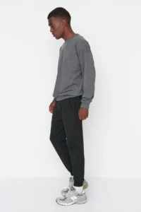 TRENDYOLMİLLA MEN Black Basic Regular/Normal Cut Tyre Hem Jogger Sweatpants - Image 12