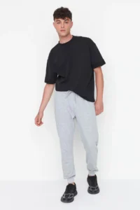 TRENDYOLMİLLA MEN Gray Basic Regular/Normal Cut Tyre Hem Jogger Sweatpants - Image 3