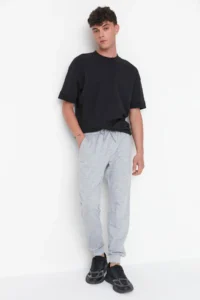 TRENDYOLMİLLA MEN Gray Basic Regular/Normal Cut Tyre Hem Jogger Sweatpants - Image 4
