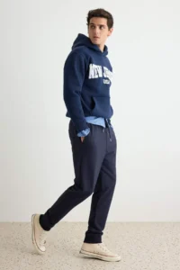 TRENDYOLMİLLA MEN NAVY BLUE Basic Regular/Normal Cut Tyre Hem Jogger Sweatpants - Image 2