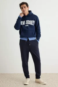 TRENDYOLMİLLA MEN NAVY BLUE Basic Regular/Normal Cut Tyre Hem Jogger Sweatpants - Image 3