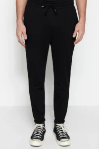 TRENDYOLMİLLA MEN Black Regular/Normal Cut Tyre Hem Sweatpants - Image 3