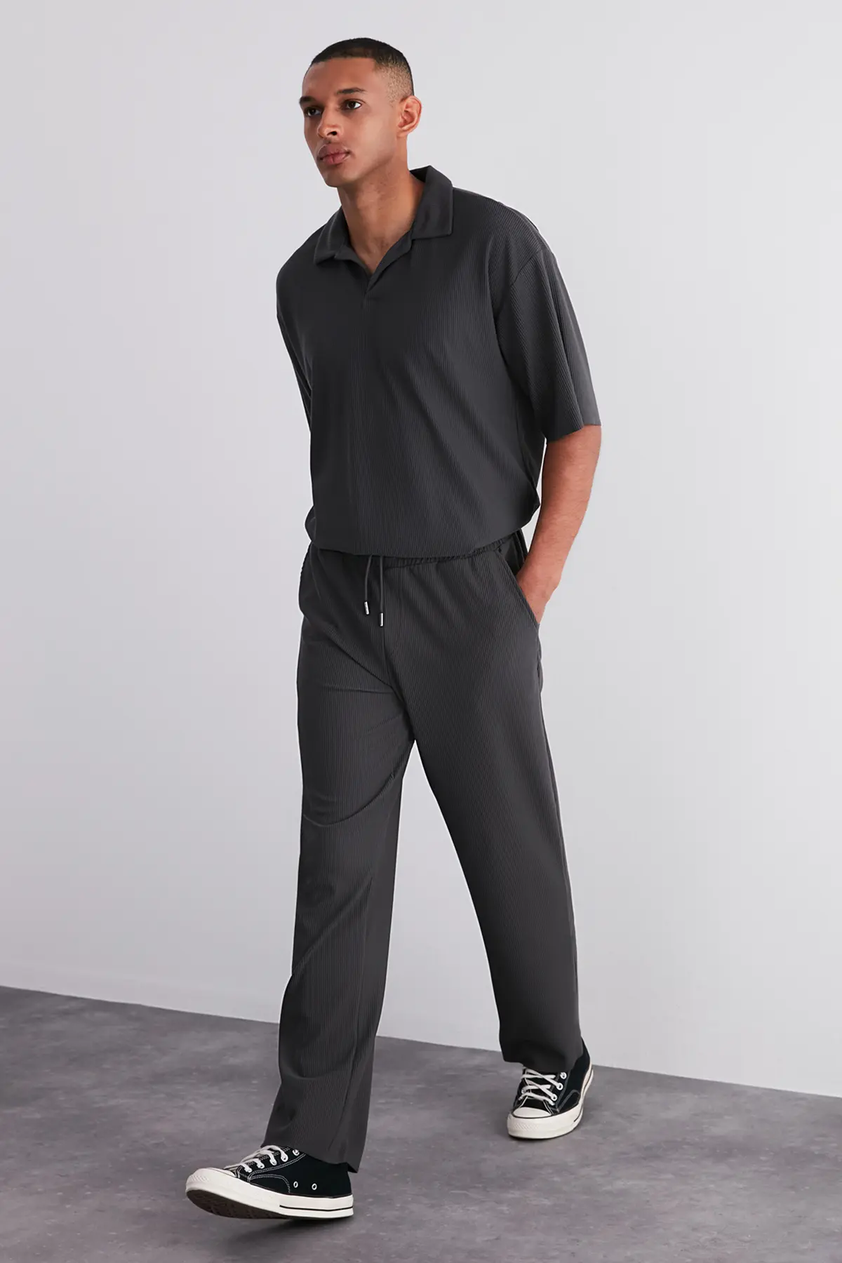 TMNSS23EA00013-SMOKE-GRAY_1