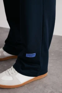TRENDYOLMİLLA MEN NAVY BLUE Oversized/Comfortable Cut Tire Waisted Sweatpants with Label - Image 10
