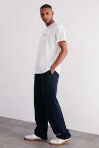 TRENDYOLMİLLA MEN NAVY BLUE Oversized/Comfortable Cut Tire Waisted Sweatpants with Label - Image 7