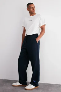 TRENDYOLMİLLA MEN NAVY BLUE Oversized/Comfortable Cut Tire Waisted Sweatpants with Label - Image 8