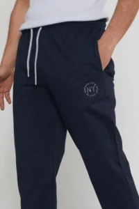 TRENDYOLMİLLA MEN NAVY BLUE Regular/Normal Cut New York Embroidered Plain Hem Sweatpants - Image 3