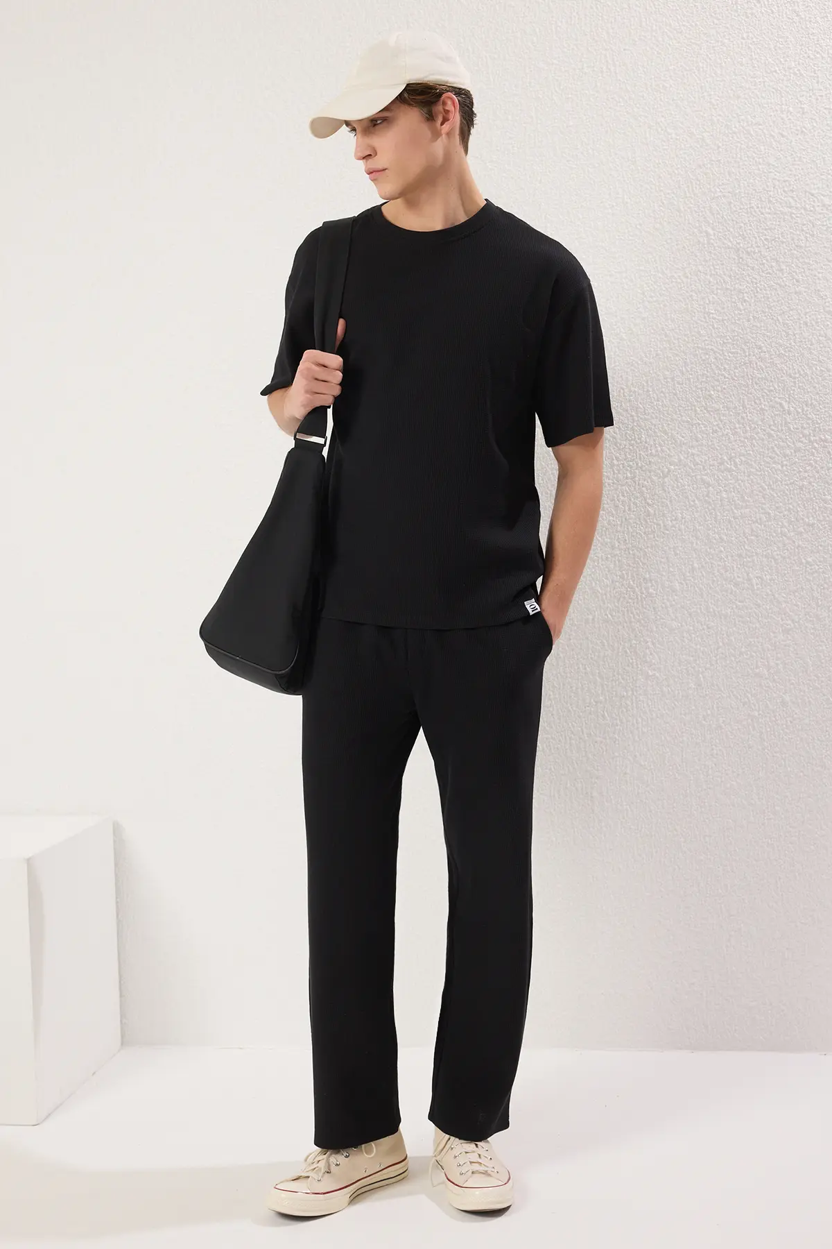TMNSS25EM00010-BLACK_1
