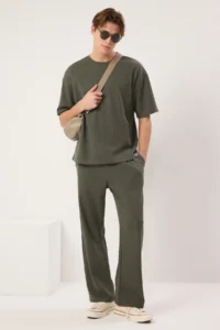 TRENDYOLMİLLA MEN Khaki Oversized/Wide Cut textured Short Sleeve Tracksuit - Image 2