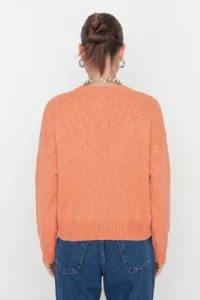 TRENDYOLMİLLA Salmon Wide Pattern Soft textured Basic Knitwear Sweater - Image 5