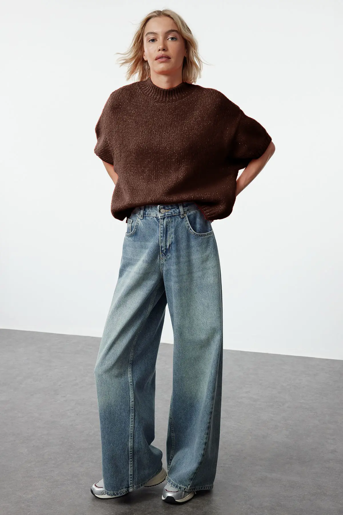 TWOAW25KZ00021-BROWN_1