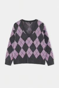TRENDYOLMİLLA Anthracite Soft textured V-neck Wide Pattern Baklava Knitwear Sweater - Image 4