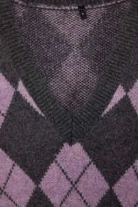 TRENDYOLMİLLA Anthracite Soft textured V-neck Wide Pattern Baklava Knitwear Sweater - Image 5