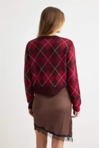 TRENDYOLMİLLA Plum Crew Neck Baklava/Plaid Patterned Crop Knitwear Cardigan - Image 4