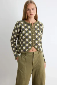 TRENDYOLMİLLA Khaki Baklava/Plaid Patterned Crew Neck Crop Knitwear Cardigan