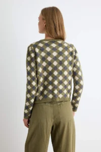 TRENDYOLMİLLA Khaki Baklava/Plaid Patterned Crew Neck Crop Knitwear Cardigan - Image 4