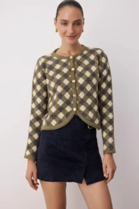 TRENDYOLMİLLA Khaki Baklava/Plaid Patterned Crew Neck Crop Knitwear Cardigan - Image 6