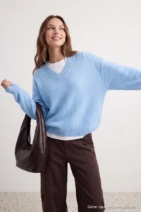 TRENDYOLMİLLA Wardrobe Essentials BLUE Soft textured V-neck Knitwear Sweater