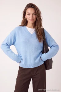 TRENDYOLMİLLA Wardrobe Essentials BLUE Soft textured V-neck Knitwear Sweater - Image 3