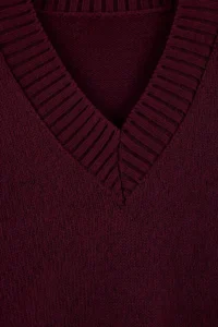 TRENDYOLMİLLA Wardrobe Essentials Burgundy Basic Wide Pattern Soft textured Knitwear Sweater - Image 9