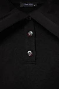 TRENDYOLMİLLA Wardrobe Essentials – Black Polo Shirt Collar Knitting Sweatshirt | - Image 2
