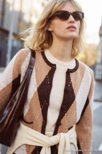 TRENDYOLMİLLA Brown Soft textured Crew Neck Plaid Patterned Knitwear Cardigan - Image 4