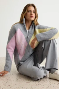TRENDYOLMİLLA Gray Baklava Detailed Thick Knitwear Cardigan - Image 2
