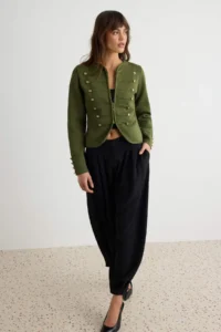TRENDYOLMİLLA Khaki Fitted/Bodysuit hugging Fancy/Napoleon buttoned V-neck Crop Knitwear Cardigan - Image 2