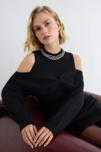 TRENDYOLMİLLA Black Soft textured Special Thread Wide Pattern Knitwear Sweater - Image 2