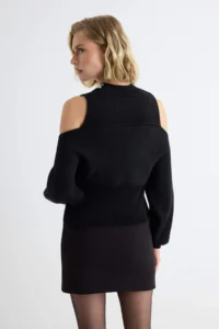 TRENDYOLMİLLA Black Soft textured Special Thread Wide Pattern Knitwear Sweater - Image 4