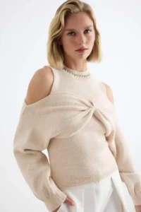 TRENDYOLMİLLA Ecru Soft textured Special Thread Wide Pattern Knitwear Sweater - Image 2