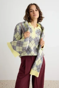 TRENDYOLMİLLA Yellow Plaid Patterned Shawl Knitwear Sweater - Image 2