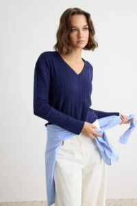 TRENDYOLMİLLA NAVY BLUE More Sustainable Hair Knitting V-neck Oversized Knitwear Sweater - Image 2