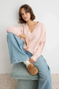 TRENDYOLMİLLA Powder PINK Basic Soft textured V-neck Knitwear Sweater - Image 2