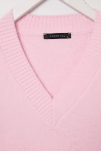 TRENDYOLMİLLA petite PINK V-neck Soft textured Knitwear Sweater - Image 6