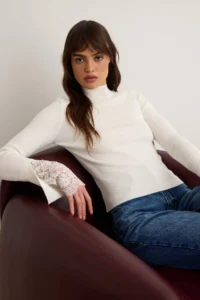 TRENDYOLMİLLA Ecru Premium Thread/Special Thread Sleeve Tip Lace Knitwear Sweater