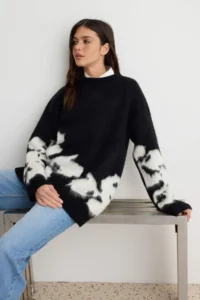 TRENDYOLMİLLA Black Flower embroidered Thick Oversized Knitwear Sweater